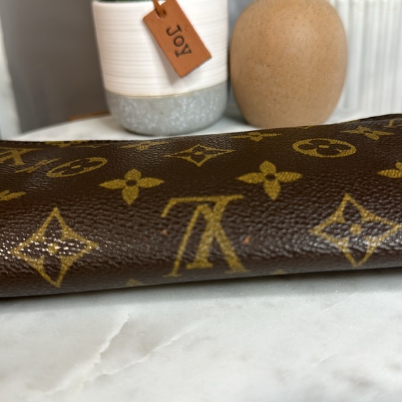 Louis Vuitton Monogram Bucket Pouch - Picture 8 of 15